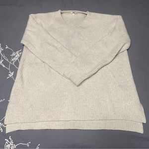Uniqlo Cream Vneck Ribbed Sweater Size L